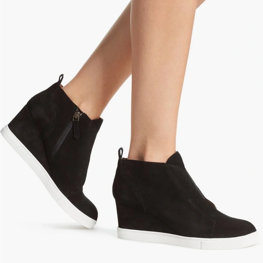 Linea Paolo Felicia Wedge Sneaker in Black Textured Suede Size 9.5M EUC